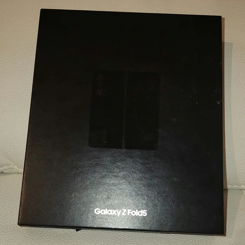 Samsung Galaxy Z Fold5 in Elegant Black